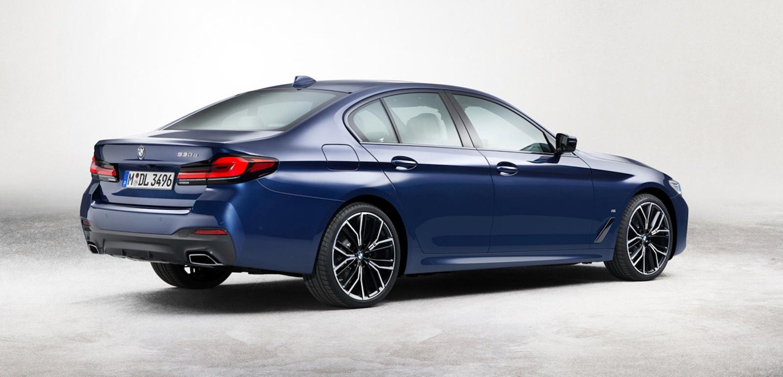 2021 BMW 5 Series rear image