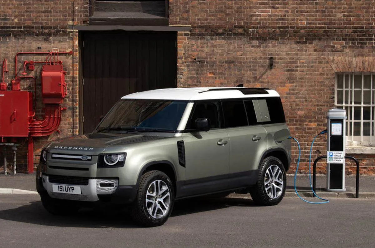 Land Rover Defender P400e