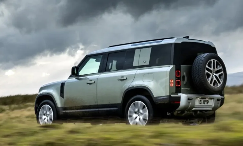Land Rover Defender P400e