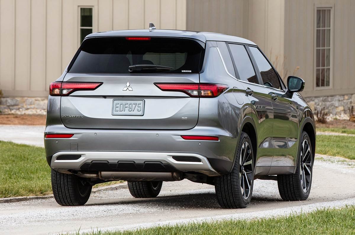 Mitsubishi outlander 2021 года