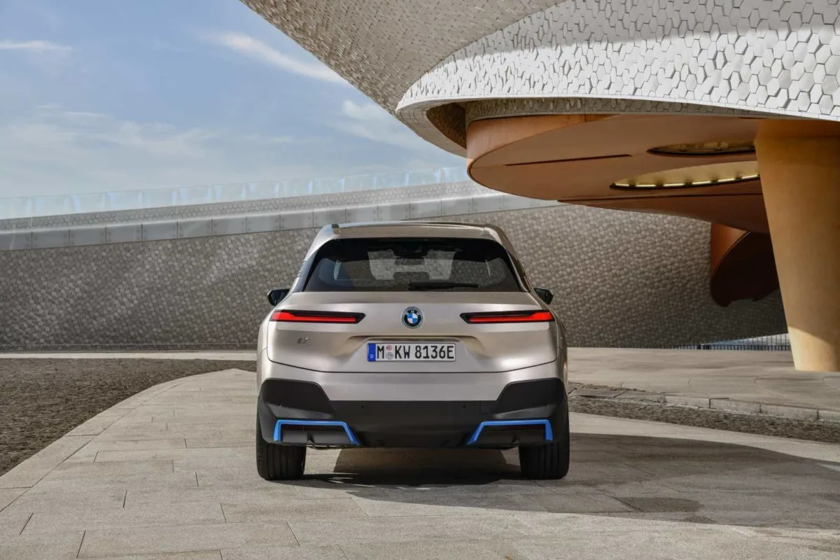 BMW IX