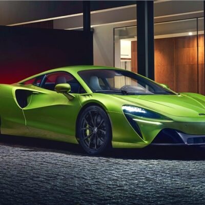 McLaren Artura Hybrid