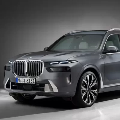 x7-facelift-exterior-right-front-three-quarter